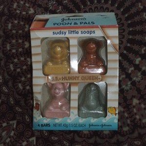 VINTAGE NIB JOHNSON'S POOH & PALS 4 SUDSY LITTLE SOAPS S.S. HUNNY QUEEN SOAP NWT